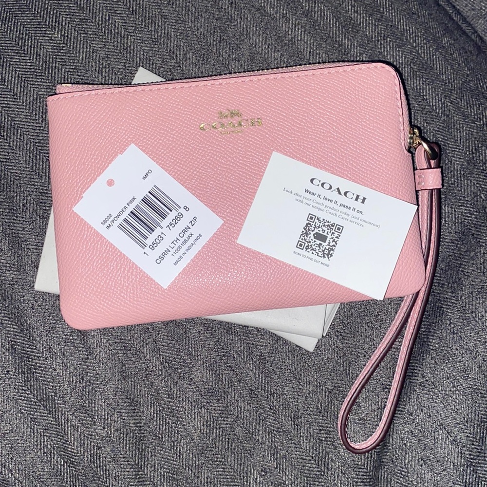 NWT COACH powder pink wristlet, corner zipper, good zip chain and logo